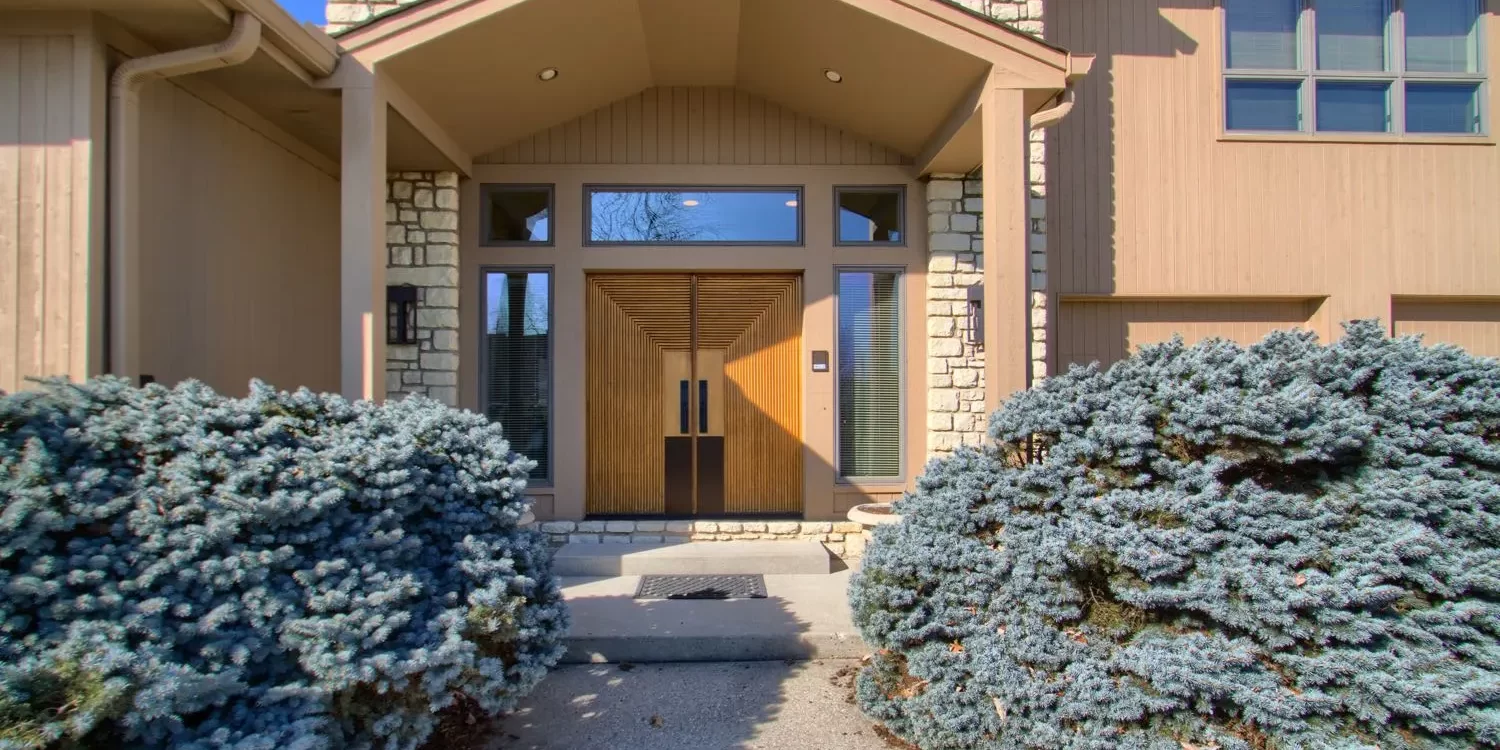 Pinnacle_second-shoot-Front-door-straight-on